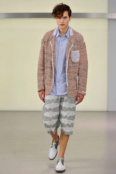Look 10